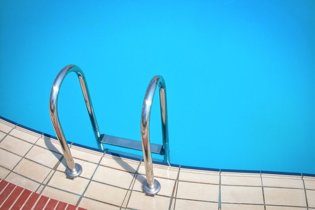 pool, swimming pool, to bathe-3105769.jpg